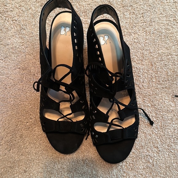 BP strappy black 1 1/2 inch block heel sandal size 10 women’s - Picture 2 of 4